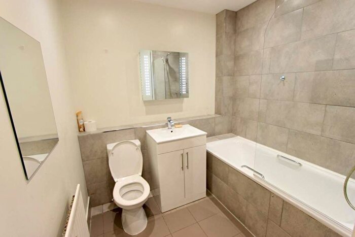 2 Bedroom Flat To Rent In Alice Court, London, N22