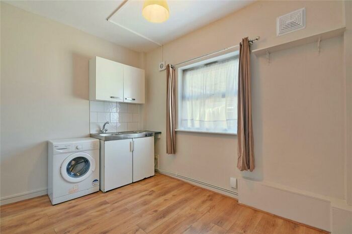 Studio To Rent In Ashenden Road, Homerton, E5