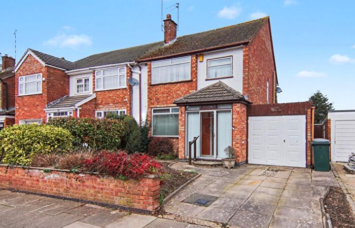 3 Bedroom Semi Detached House For Sale In Babbacombe Road, Coventry, CV3