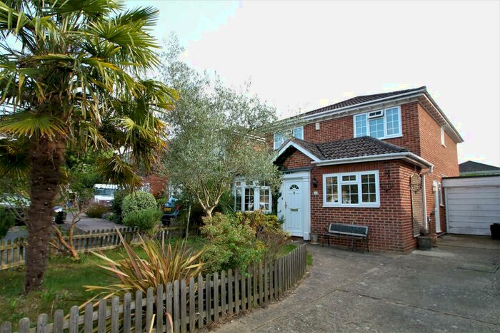 4 Bedroom Detached House To Rent In Challenor Close, Finchampstead, Wokingham, RG40