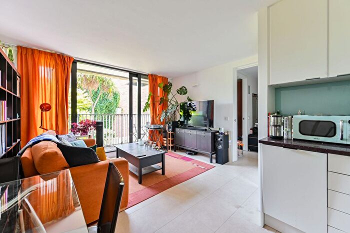 1 Bedroom Flat For Sale In Larkhall Lane, Stockwell, London, SW4