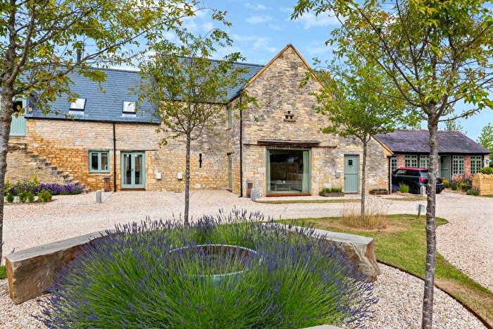 3 Bedroom House For Sale In Cotswold Barn, Sturt Farm Courtyard, Oxford Road, Burford, Oxfordshire, OX18
