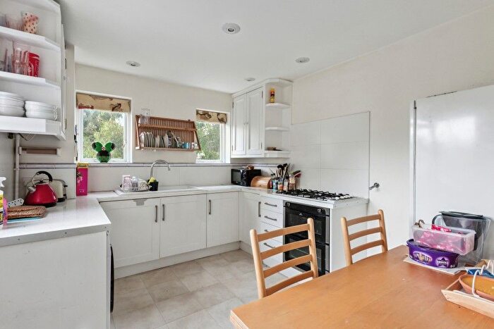 2 Bedroom Flat To Rent In Aldebert Terrace, SW8