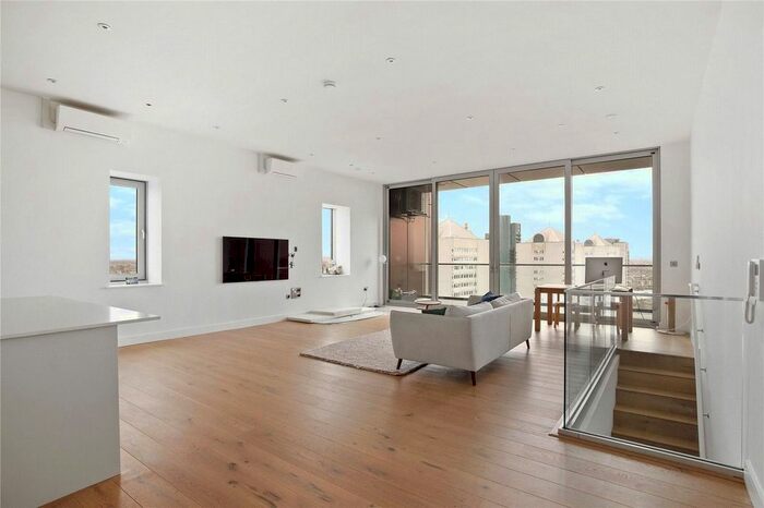 3 Bedroom Flat To Rent In Buckhold Road, London, SW18