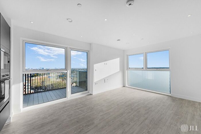 2 Bedroom Flat To Rent In Pavana Square, Brentford, TW8