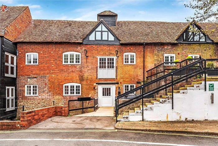 1 Bedroom Flat For Sale In Godalming, Surrey, GU7