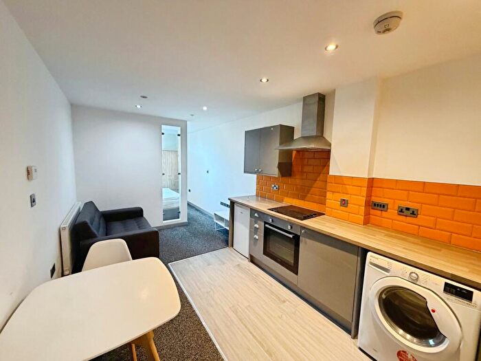 Apartment To Rent In Blackwall, Halifax, West Yorkshire, HX1