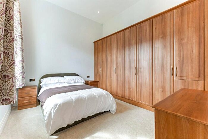 2 Bedroom Apartment For Sale In Dee Hills Park, Chester, Cheshire, CH3