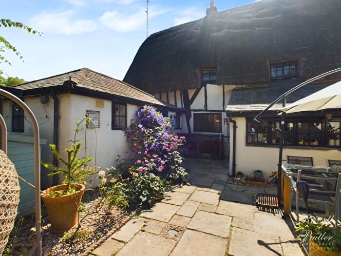 2 Bedroom Cottage For Sale In Mitre Street, Buckingham, MK18