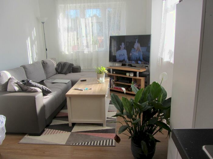 1 Bedroom Maisonette To Rent In Walton Road, Woking, GU21