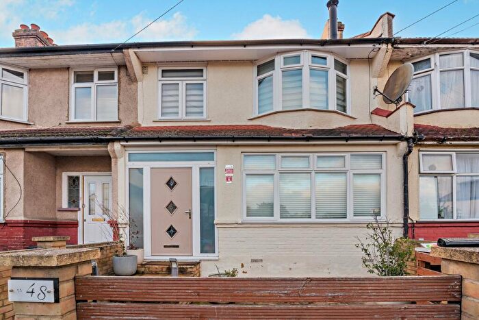 4 Bedroom Terraced House For Sale In Lynwood Gardens, Croydon, CR0