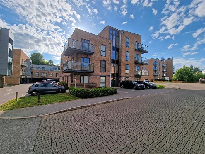 1 Bedroom Flat For Sale In Hyde Lane, Nash Mills, Hemel Hempstead, HP3