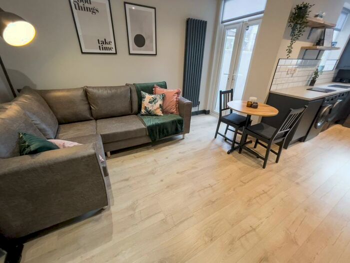 4 Bedroom House To Rent In Saxony Road, L7