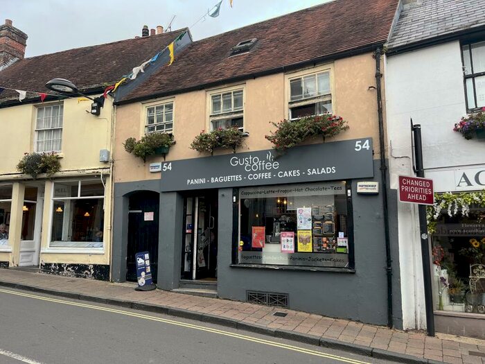 2 Bedroom Apartment To Rent In High Street, Shaftesbury, SP7