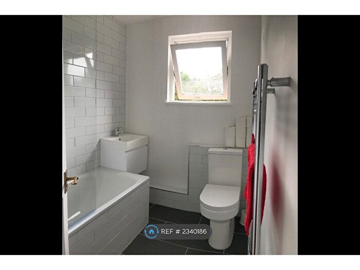 2 Bedroom Flat To Rent In Carter St, London, SE17