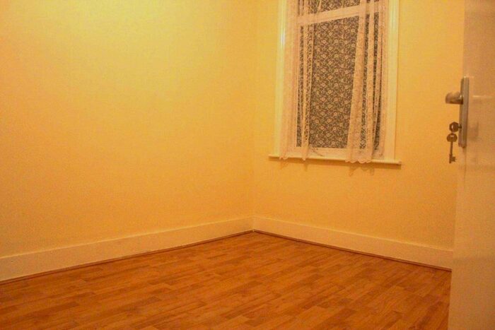1 Bedroom Flat To Rent In Stanley Road, Ilford, Ilford, IG1