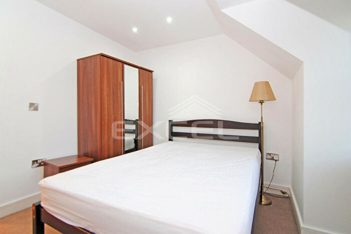 1 Bedroom Apartment To Rent In Springfield Lane, Kilburn, London, NW6