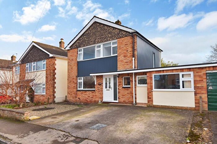 4 Bedroom Link Detached House For Sale In Tyn Y Parc, Ruthin, LL15