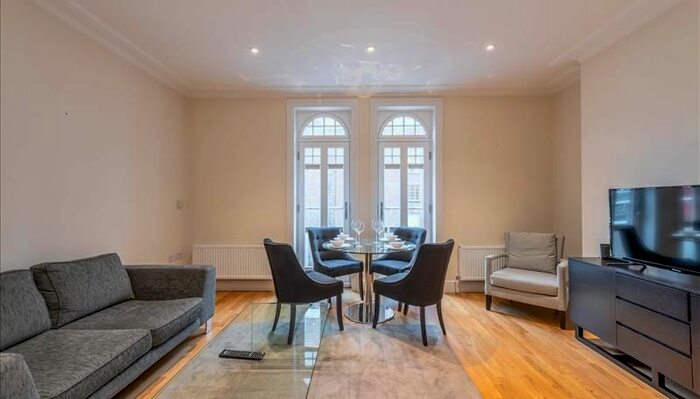 2 Bedroom Flat To Rent In Chiswick, Surrey, W6