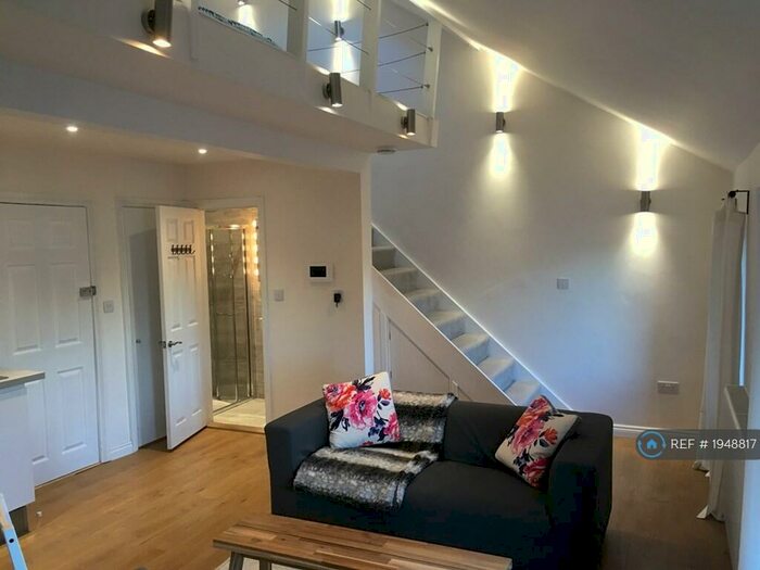 1 Bedroom Flat To Rent In Auckland Road East, Southsea, PO5