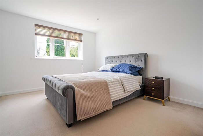 2 Bedroom Apartment To Rent In Chasemount, Windlesham, GU20