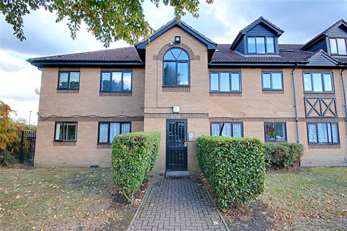 1 Bedroom Flat For Sale In Bradley Road, Enfield, EN3