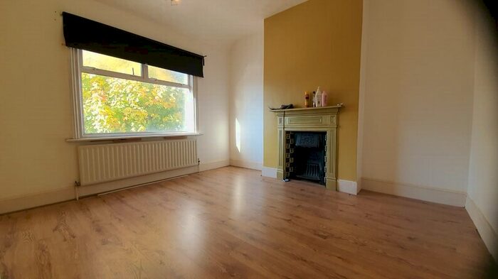 3 Bedroom Terraced House To Rent In Penhurst Road, Thornton Heath, Surrey, CR7