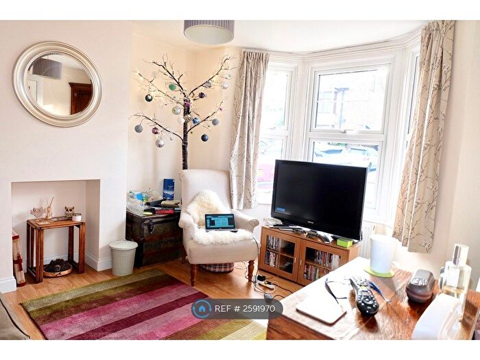 4 Bedroom Semi-Detached House To Rent In Hook Road, Epsom, KT19