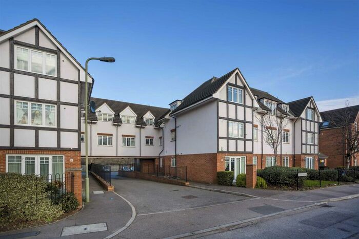 2 Bedroom Apartment To Rent In Augusta Court, Great North Way, Hendon, London, NW4