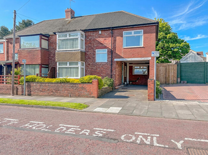 4 Bedroom Semi-Detached House For Sale In Windy Nook Road, Gateshead, NE10