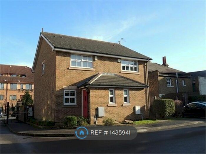 2 Bedroom Semi-Detached House To Rent In Johnston Close, London, SW9