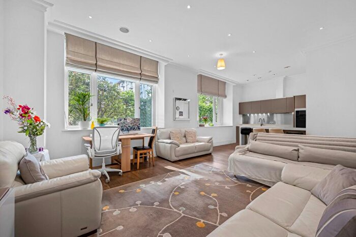 2 Bedroom Flat To Rent In Sterling Mansions, Leman Street, E1