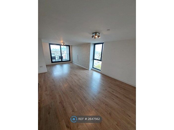 3 Bedroom Flat To Rent In Rotherhithe New Road, London, SE16