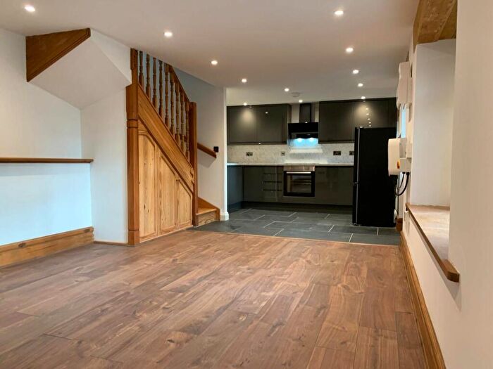4 Bedroom End Of Terrace House For Sale In Sunbury, The Barn., PL26