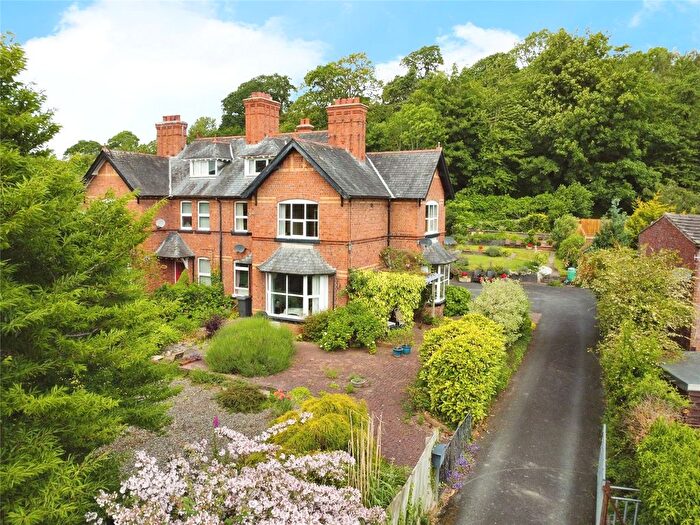 4 Bedroom Semi-Detached House For Sale In Llanidloes Road, Newtown, Powys, SY16