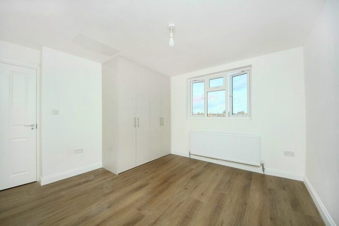 3 Bedroom Flat To Rent In Churchfield Road, London, W3