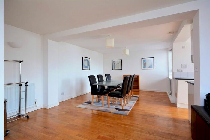 2 Bedroom Flat To Rent In Kew Bridge Court, Kew Bridge, London, W4