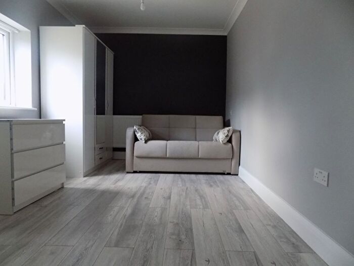 1 Bedroom Studio To Rent In Richmond Hill, Room, Luton, Bedfordshire, LU2