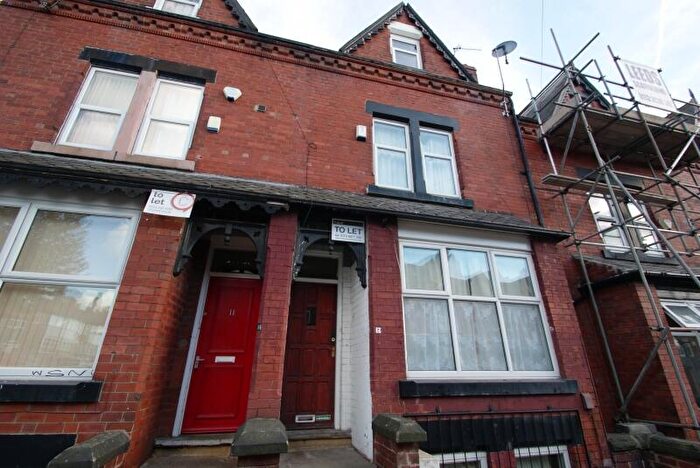 7 Bedroom Terraced House To Rent In Chestnut Avenue, Hyde Park, Leeds, LS6