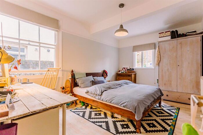 1 Bedroom Flat To Rent In Vale Grove, Manor House, N4