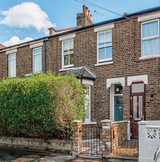 3 Bedroom Terraced House For Sale In Grosvenor Road, Hanwell, W7
