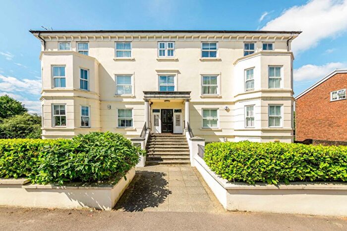 2 Bedroom Flat To Rent In Avenue Elmers, Surbiton, KT6