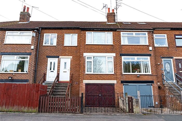 3 Bedroom Town House For Sale In Aston Grove, Leeds, West Yorkshire, LS13