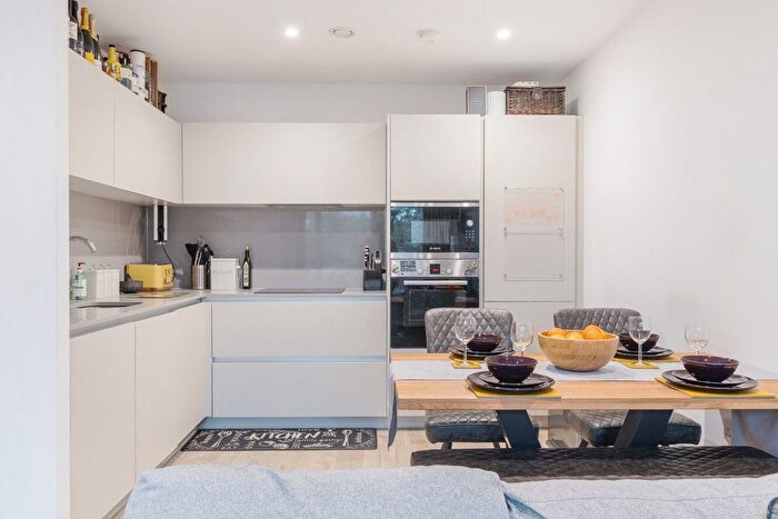 2 Bedroom Flat For Sale In Purbeck Gardens, Lower Sydenham, London, SE26