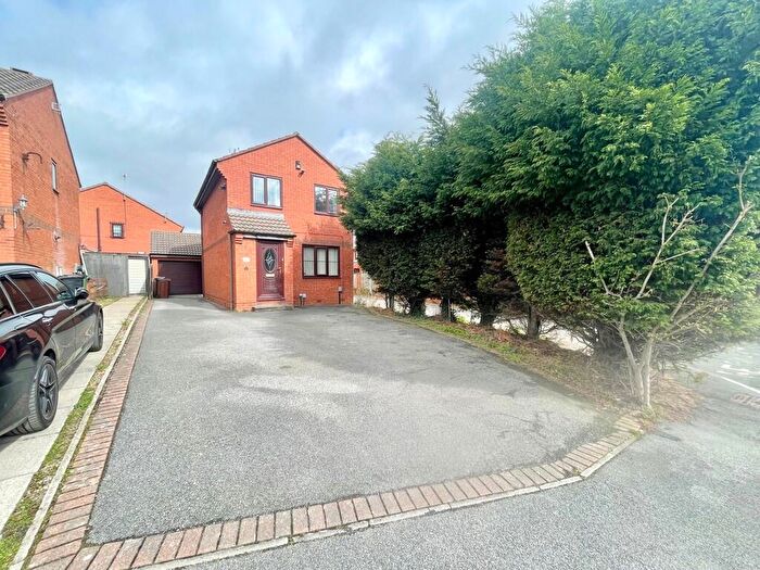 3 Bedroom Detached House For Sale In Dawsons Corner, Stanningley, LS28