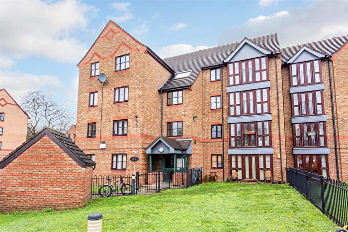 2 Bedroom Flat To Rent In Jensen House, Bow, E3