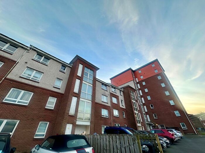 2 Bedroom Flat To Rent In Eaglesham Court, Glasgow, G75