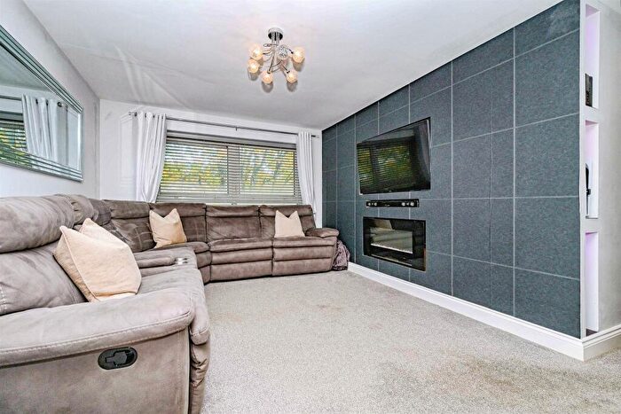2 Bedroom Flat For Sale In Northend, Hemel Hempstead, HP3