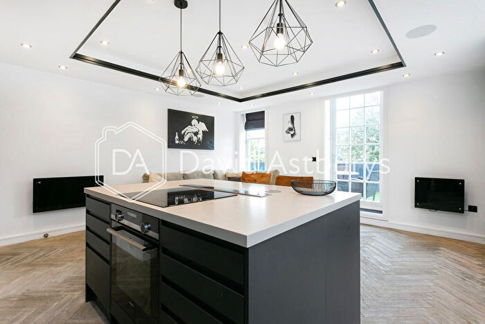 3 Bedroom Flat To Rent In Packington Street, Islington, London, N1