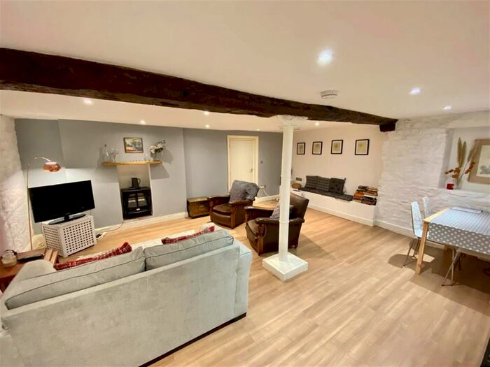 1 Bedroom Flat To Rent In Long Street, Dursley, Glos, GL11